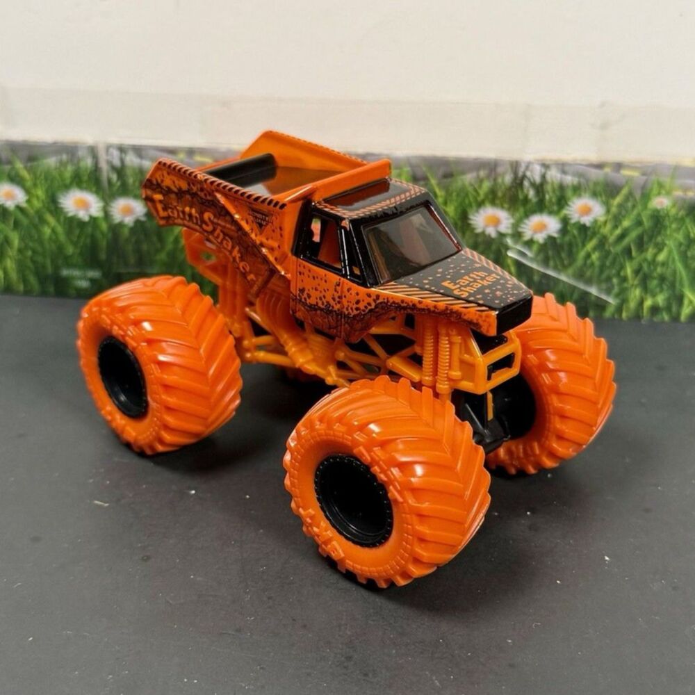 Custom Monster Jam Monster Truck Earth Shaker Halloween Edition 1:64 READ